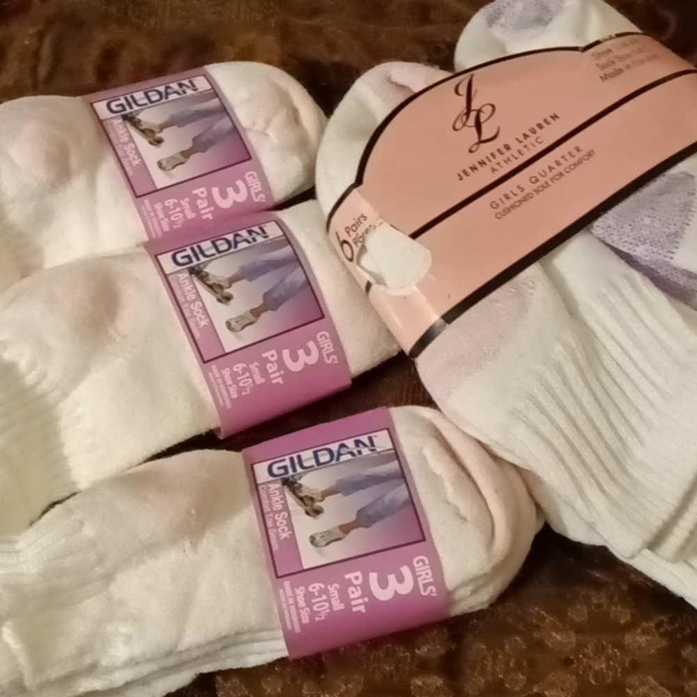 NWT FINAL PRICE GILDAN (9 prs shoe sz 6- 10.5) Jennifer Lauren (6 prs sz 4-8)